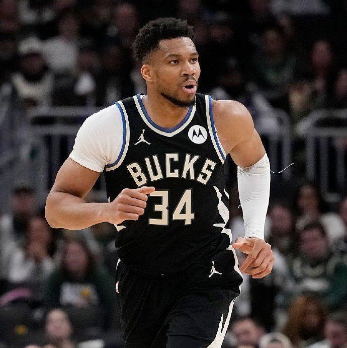 开云真人-NBA东西部前十全出炉：榜首之争激烈 雄鹿领衔十队无缘季后赛